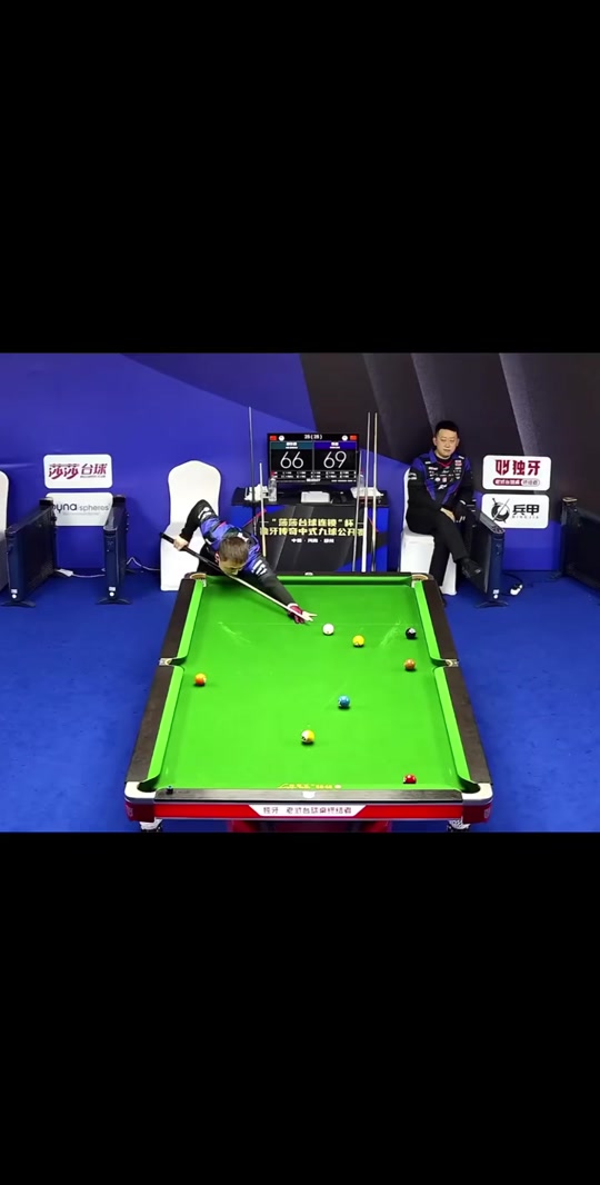 中场的国足 中场的国足